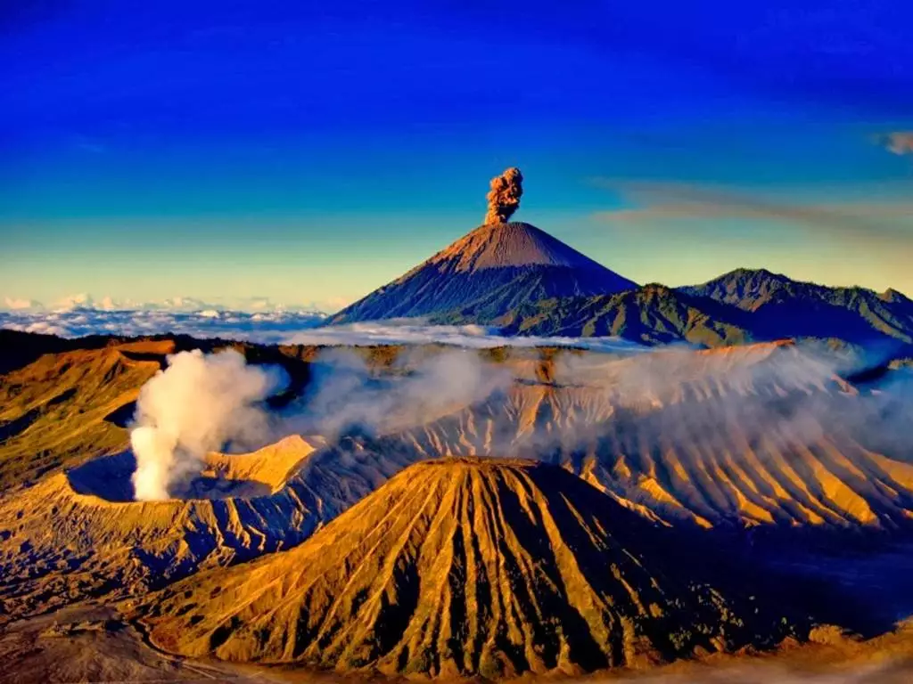 10 Wisata Di Sekitar Gunung Bromo Terpopuler dan Wajib Dikunjungi