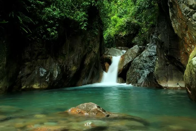 Destinasi Wisata Curug Leuwi Hejo Air Terjun Nan Indah di Bogor