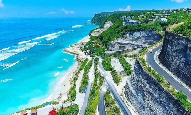 Pantai Melasti Ungasan - Rute, Harga Tiket, Jam Buka Terbaru